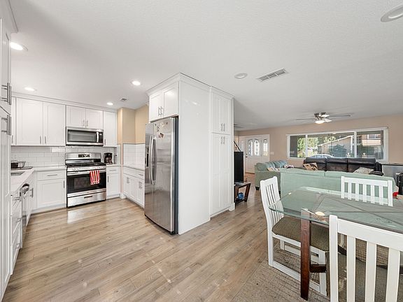2nd image of 123 Lido Cir #1