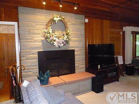 3rd image of 1252 Wren Dr