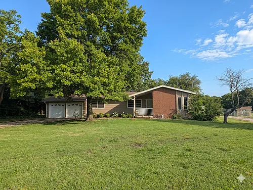 222 W Virginia Rd Photo 1