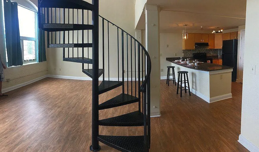 4 bed, 1300 sqft, $2,316 — Photo 3