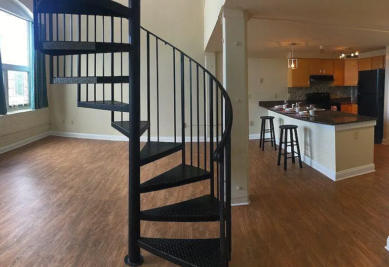 808 W 44th St — Photo 3