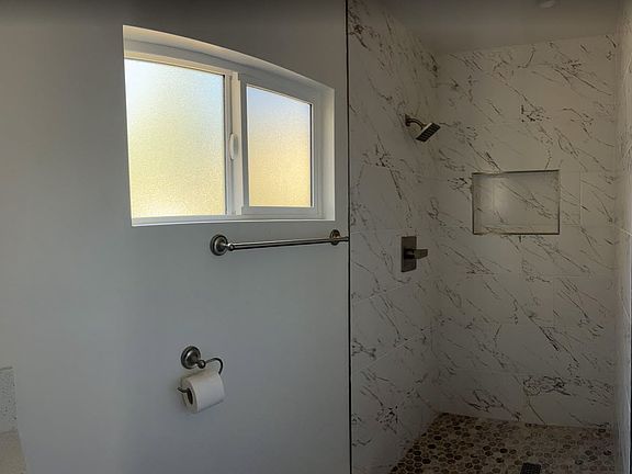 4th image of 17524 Glenburn Ave