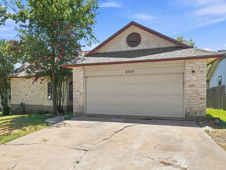 2207 Lancaster Gate Cv — Photo 3