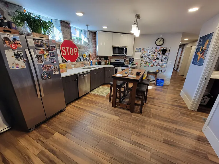 1509 E Superior St — Photo 12