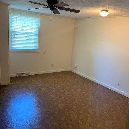 4th image of 302 N Loyland Dr