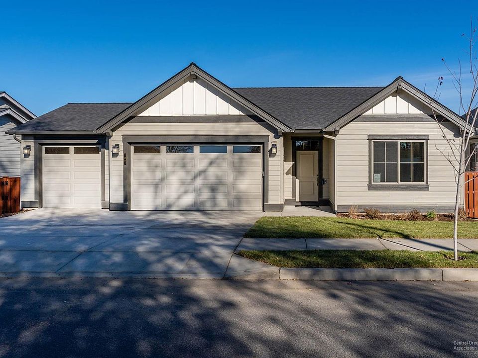 1st image of 1061 NE Sunrise St