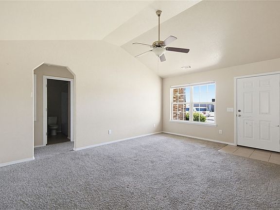 4th image of 505 W Broadway St