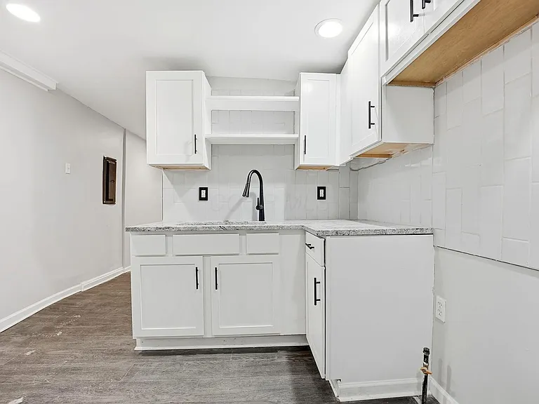 1041 Market St — Photo 9