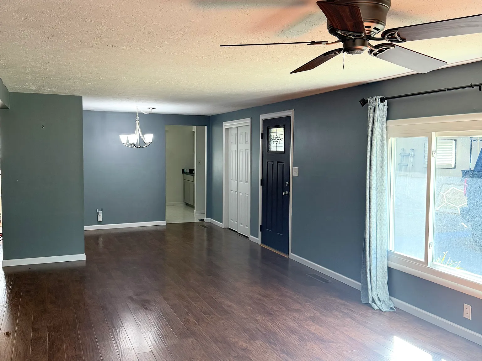 3 bed, 1146 sqft, $2,195 — Photo 2