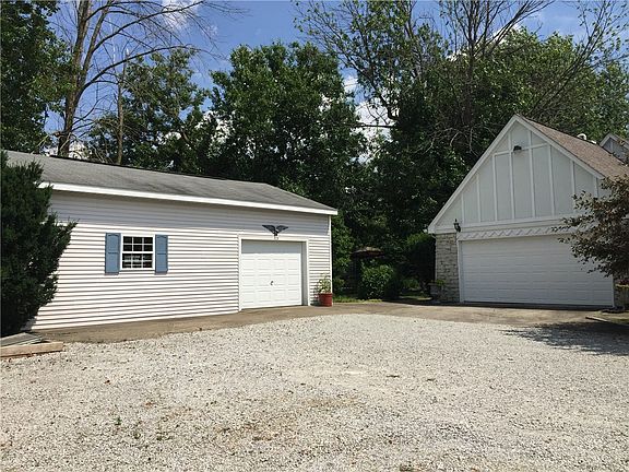 3rd image of 925 N County Road 800 E