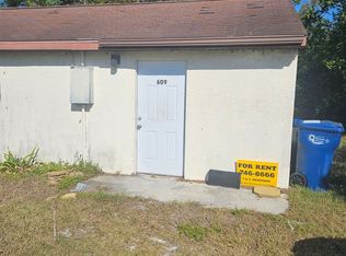 609 57th Ave E, Bradenton, FL 34203