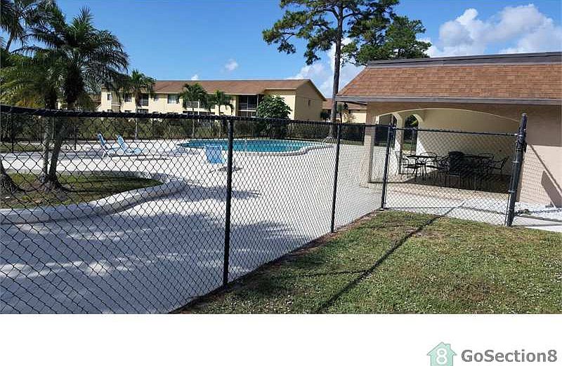 2nd image of 2130 Sherwood Forest Blvd APT 16