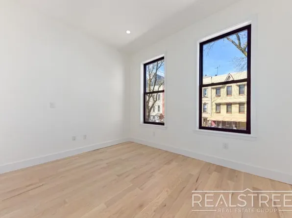 1276 Jefferson Avenue image 5 of 12