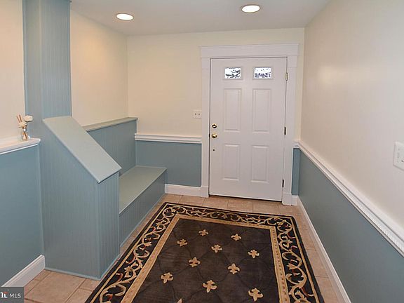 3rd image of 5980 Manorwood Dr