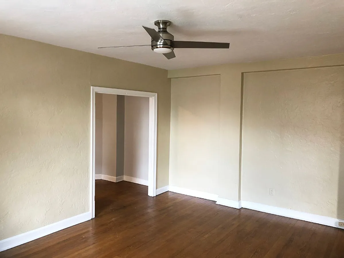 Building Photo - 372 S Highland Ave #201