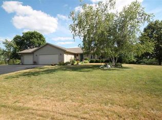 4437 Stamford Ct, Roscoe, IL 61073