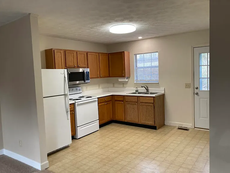 190 James Holman Rd — Photo 3