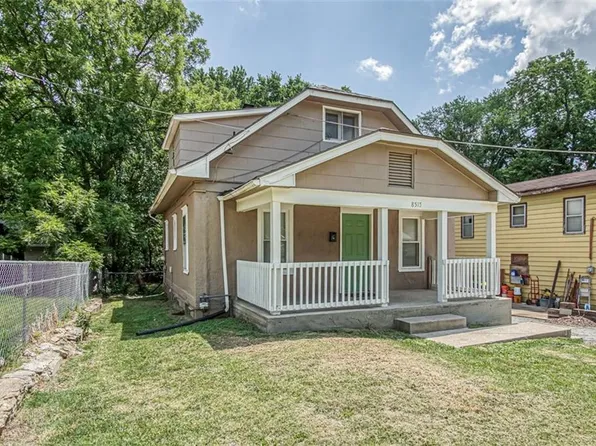 8515 Woodland Ave, Kansas City, MO 64131