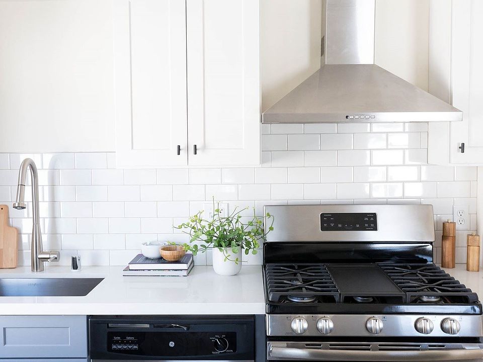 1st image of 3921 Marathon St APT 6