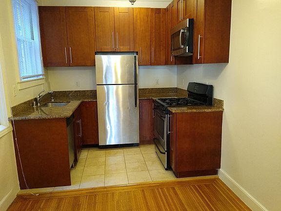 5th image of 1745 Franklin St