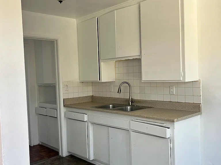 704 Leonard Ave #A — Photo 3