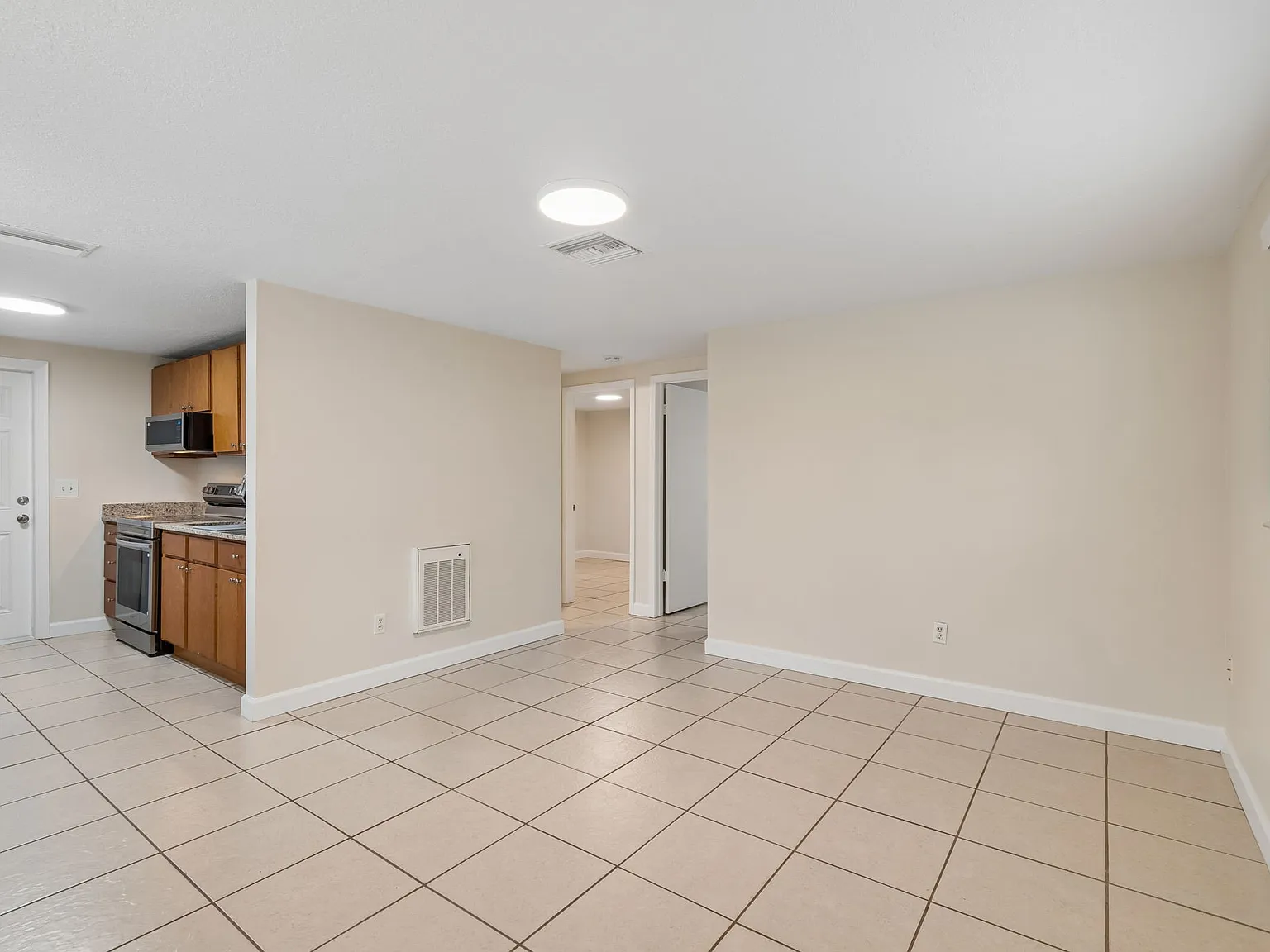 1911 W Fig Street — Photo 2