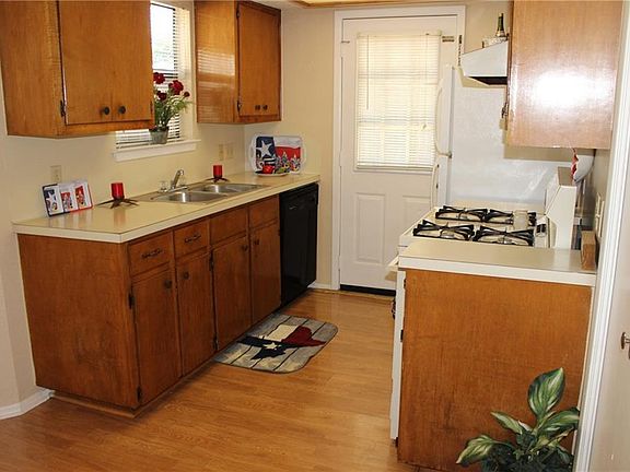 4th image of 321/323 Rawhide Dr