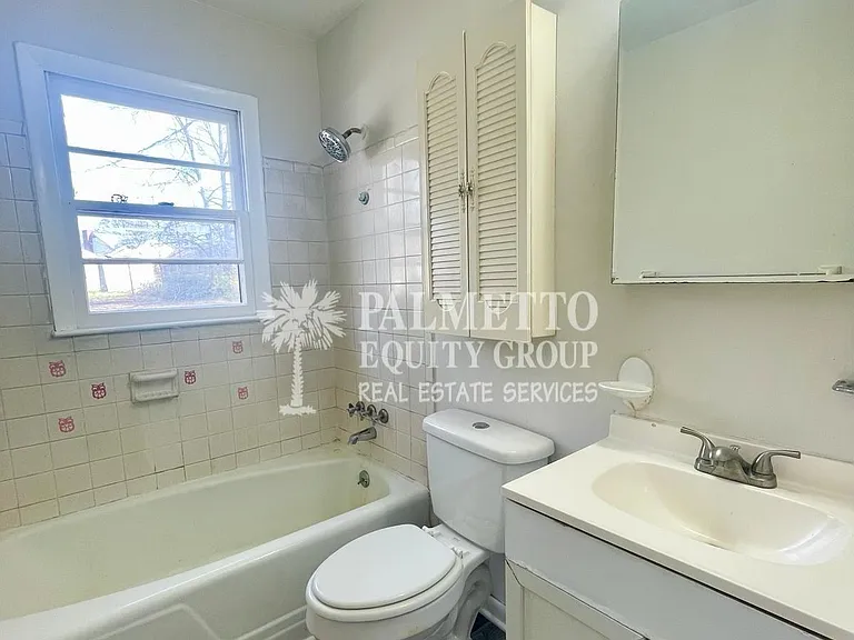 2219 E Gate City Blvd — Photo 6