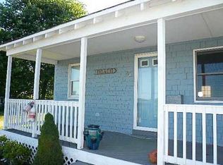 30 Crockett St, Warwick, RI 02889