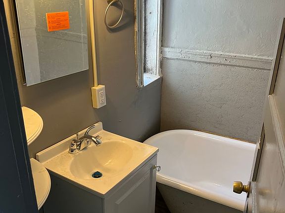 4th image of 2002 Rosewood Ave APT C