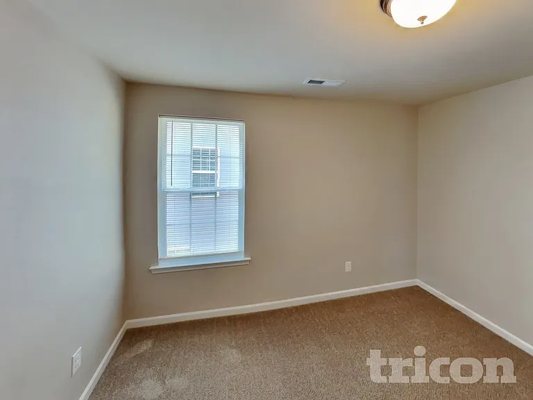 4676 Midstream Crossing Dr — Photo 10