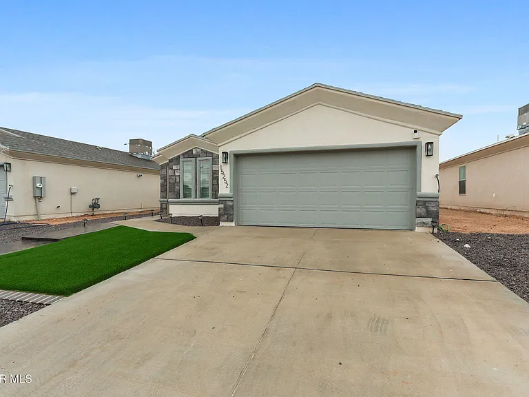 15252 Apex Ct — Photo 3