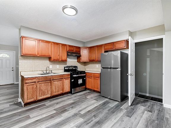 3rd image of 1235 Congress Ave