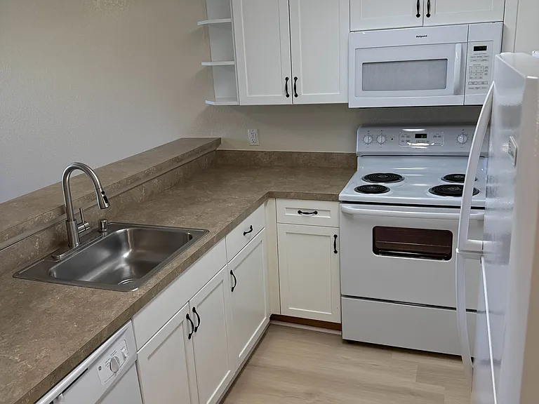 Portage Bay Apartments — Photo 11