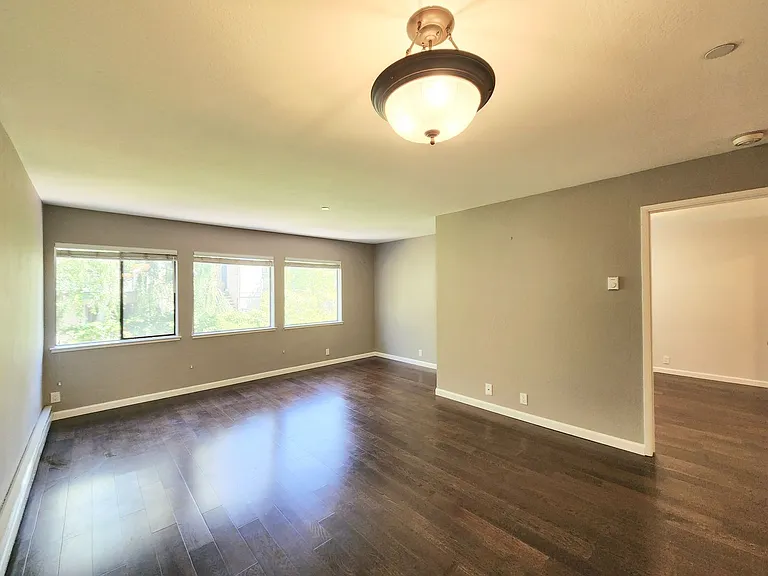 320 Peninsula Ave #213 — Photo 11