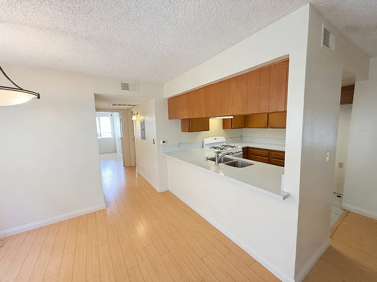 13406 Moorpark St #102 — Photo 6