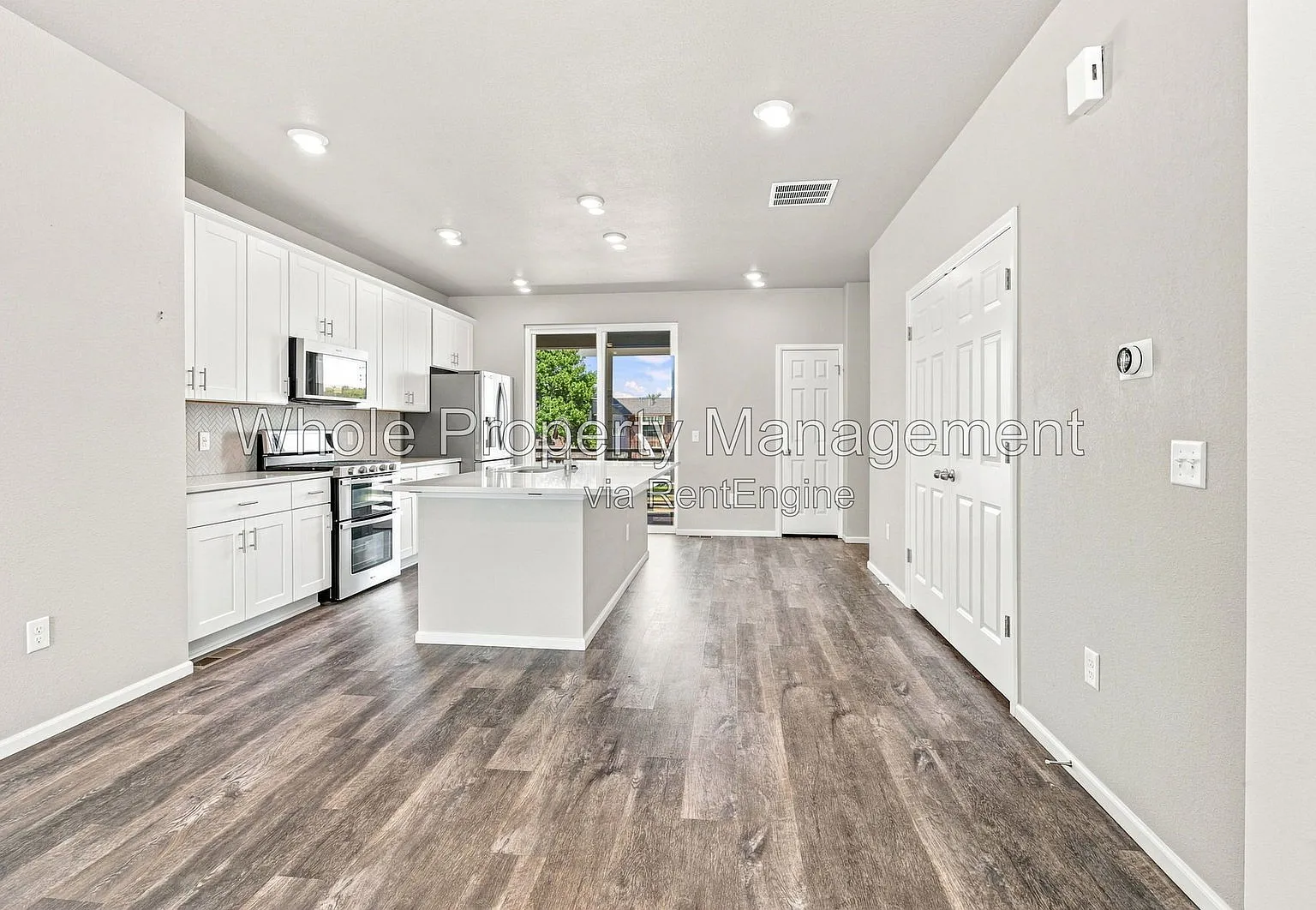 4 bed, 3.5 bath, 1981 sqft, $3,945 — Photo 2