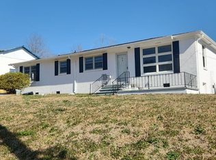 55 S Main St, Campobello, SC 29322