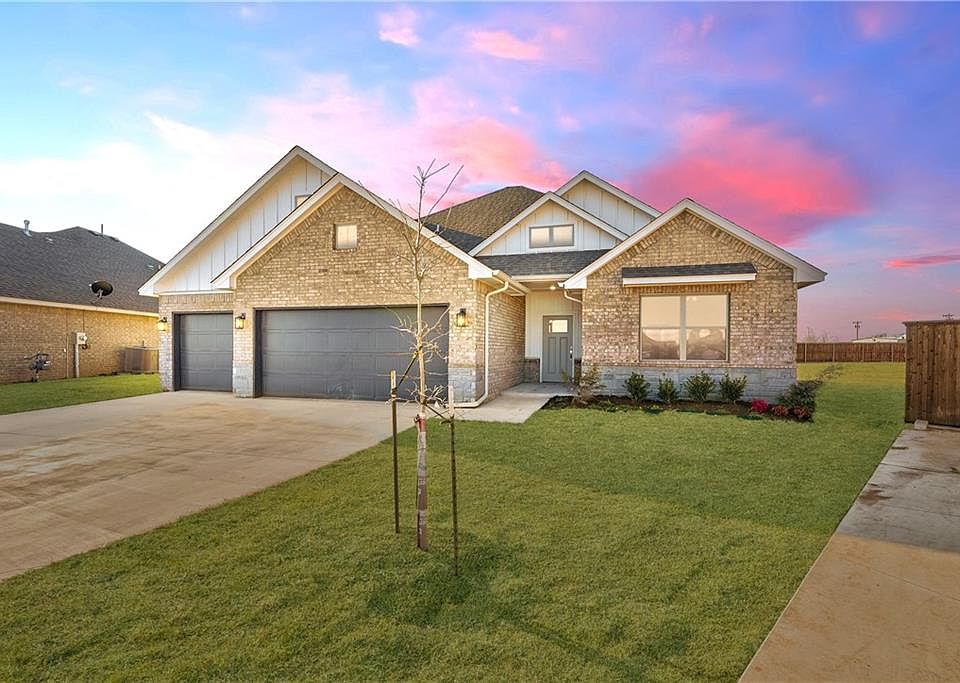 1st image of 447 NE Auburn Cir