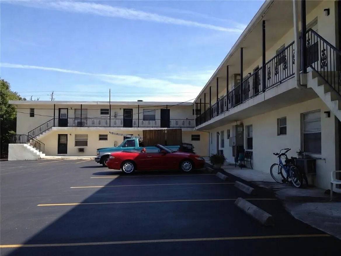 2 bed, 1000 sqft, $1,465 — Photo 3