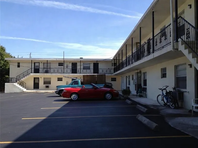 808 22nd St #11 — Photo 3