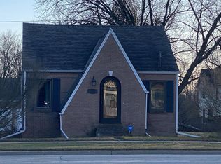 1829 W Mequon Rd, Mequon, WI 53092