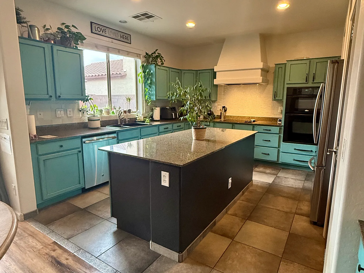 4 bed, 3.5 bath, 3102 sqft, $3,200 — Photo 3