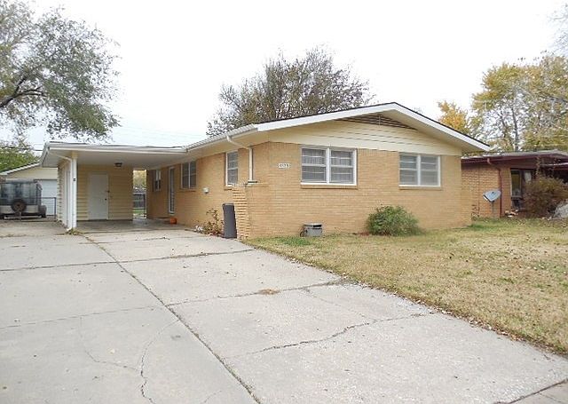 Welcome to 2839 S Bennett