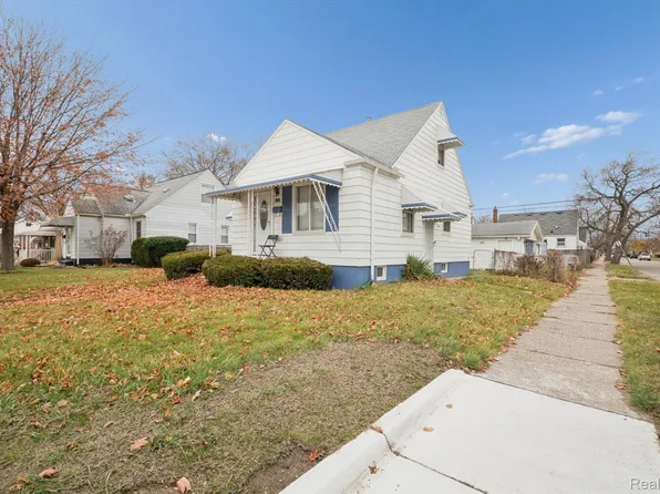 8157 Stephens Rd, Center Line, MI 48015