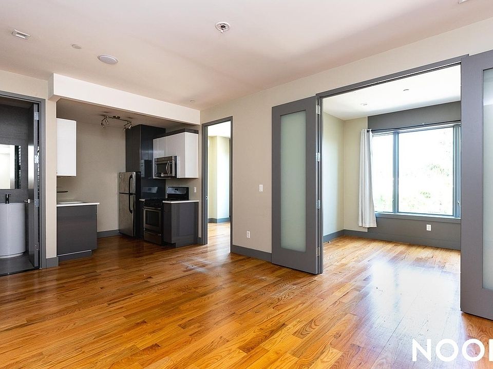 1st image of 337 Melrose St #2R