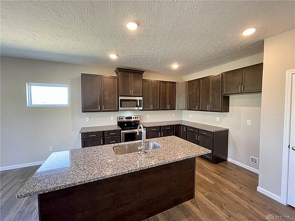 4th image of 1304 Ellington Ct
