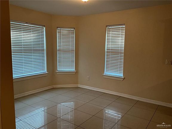 4th image of 1137 W Austin Ln
