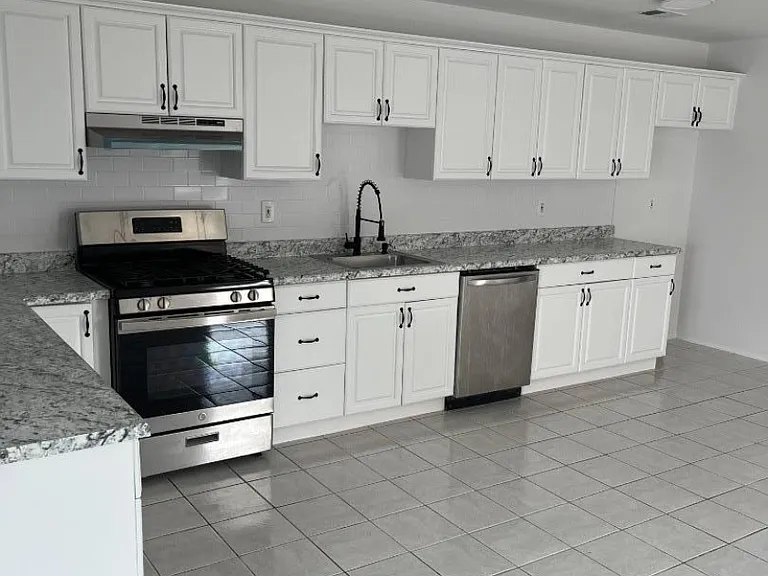 621 Elizabeth Ave — Photo 10