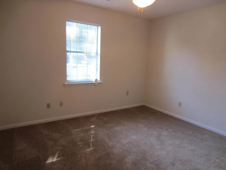 Chimney Creek Apartments — Photo 41